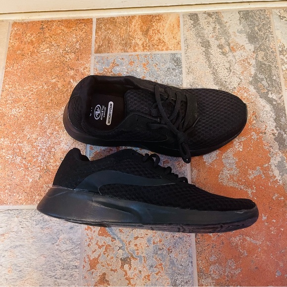 👟Never Worn! Athletic Works Black Mesh Memory Foam Tennis Shoes! - Picture 6 of 11